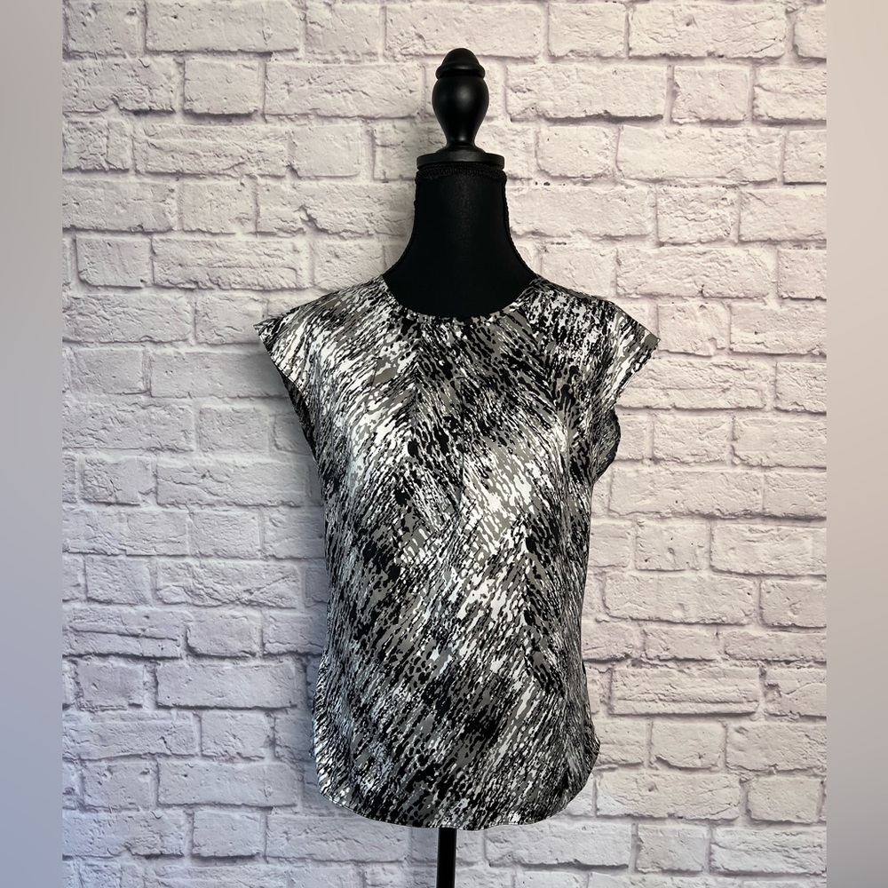 The Limited Sleeveless Blouse with Elastic Smocking on Back size S